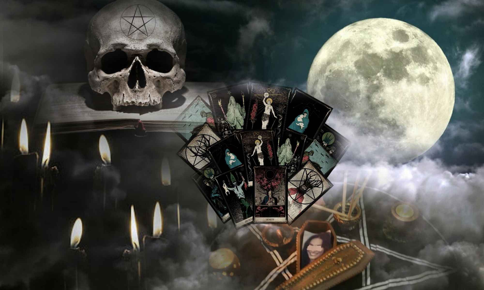 Cartas de tarot y elementos de ritual para amarres de amor por el brujo negro en Los Ángeles.